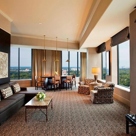 เชอราตัน กรีนส์โบโร แอท โฟร์ซีซั่น Hotel ภายนอก รูปภาพ