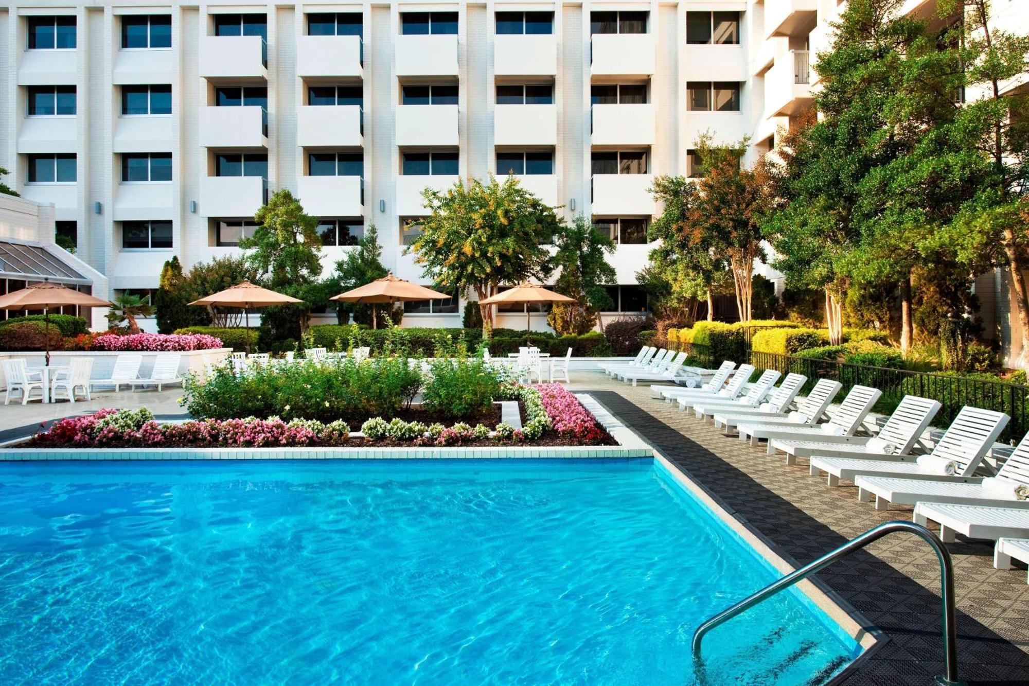 เชอราตัน กรีนส์โบโร แอท โฟร์ซีซั่น Hotel ภายนอก รูปภาพ